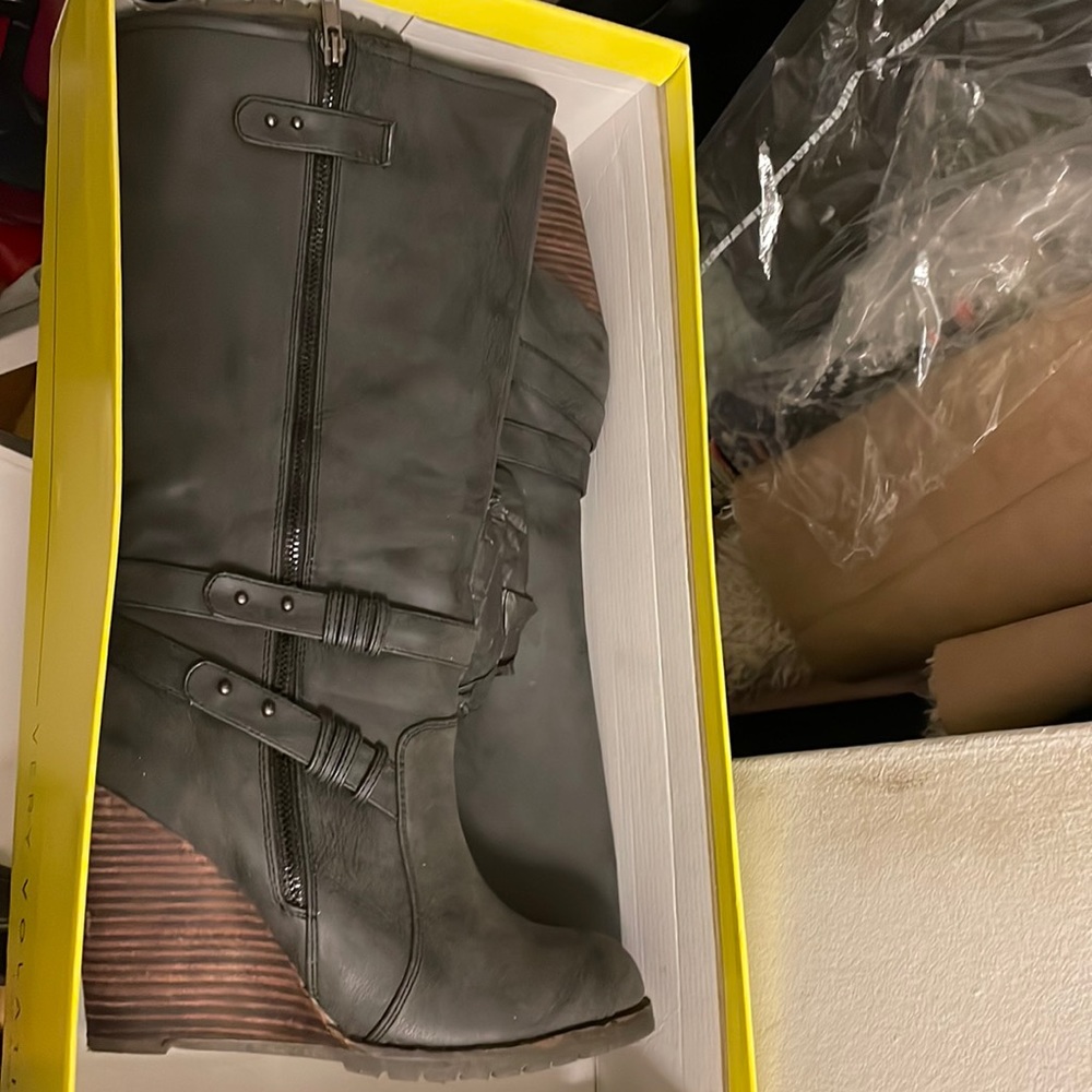 Size 8.5 Very Volatile Los Angeles Black boots